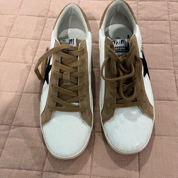 Mi.iM White and Brown Sneakers with Black Star & Hair on toe of shoe - Picture 6 of 10